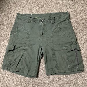 Columbia Shorts Size 8